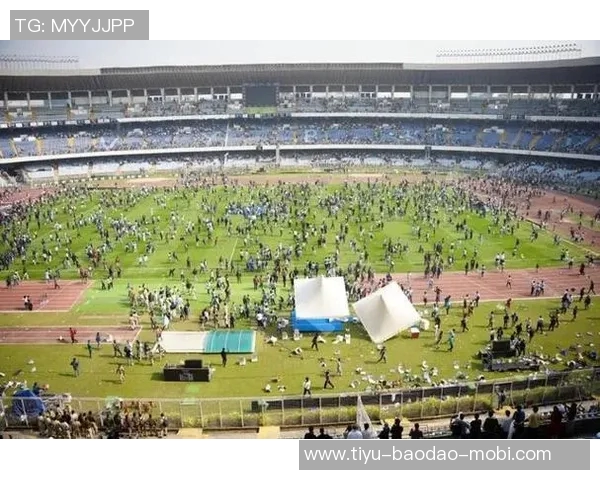 梅西印度行引发混乱当地官员指责组织方贪婪无能与球迷自拍成风