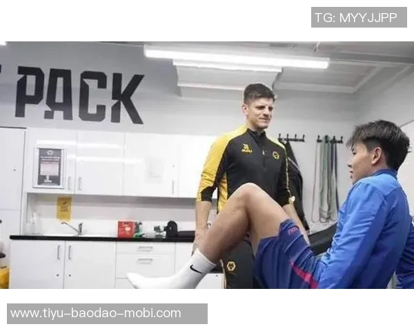 央视报道徐彬因脚踝伤病困扰三个月狼队医疗组成功治疗恢复健康